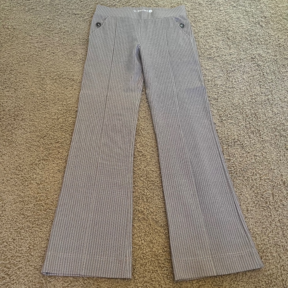 NWOT Dress Pant Yoga Pants! Bootcut with Pockets & Button Accent